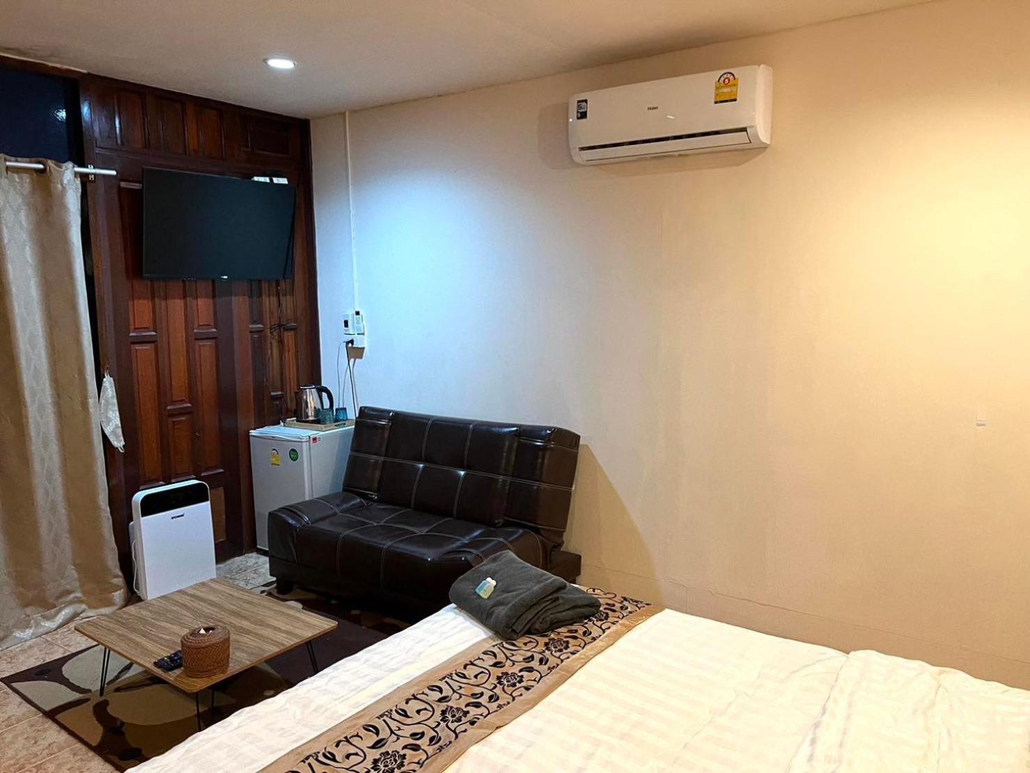 Binlar Guesthouse Phra Nakhon Si Ayutthaya Exteriör bild