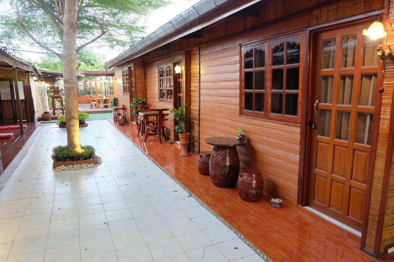 Binlar Guesthouse Phra Nakhon Si Ayutthaya Exteriör bild